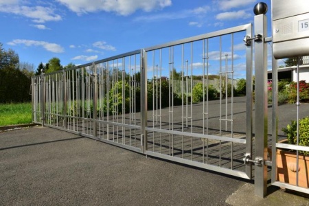 Cl&ocirc;tures en inox, l'alliance id&eacute;ale entre &eacute;l&eacute;gance et r&eacute;sistance